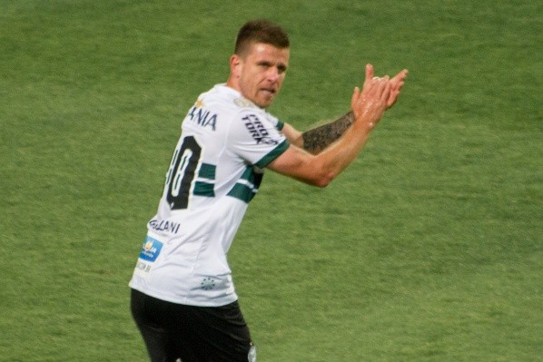 Foto: Robson Mafra/AGIF- Em 2020, Galdezani defendeu sem sucesso o Coritiba e acabou emprestado ao Bahia