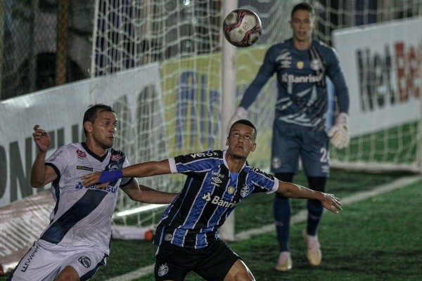 Foto: Fernando Alves/AGIF – Pedro Lucas atuou, ao todo, em dez jogos com a camisa do Grêmio pelo profissional