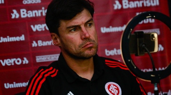 Medina pediu a contratação de um centroavante para o Inter (Foto: Luiz Erbes/AGIF)