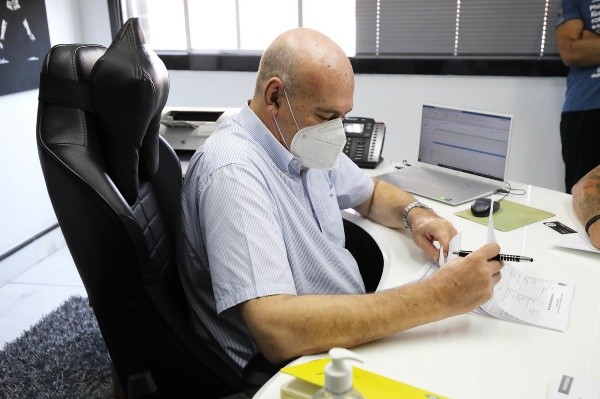 Foto: (Flickr Oficial Santos/Pedro Ernesto Guerra Azevedo/Santos FC) - Andrés Rueda foi cobrado por Dodô, que solicitou a contratação de mais reforços para 2022