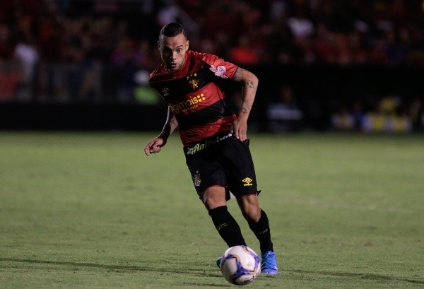 Foto: (Caio Falcão/AGIF) - Em 2019, Guilherme se destacou nacionalmente vestindo a camisa do Sport