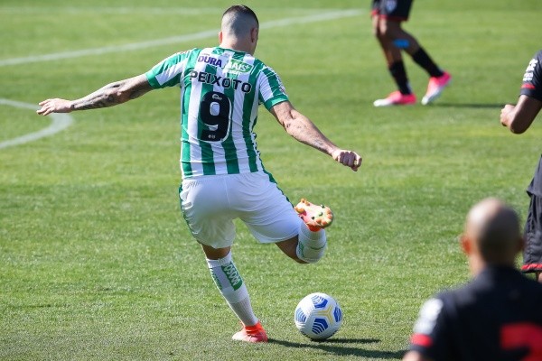 Foto: (Pedro H. Tesch/AGIF) - Camisa 9 nato, Matheus Peixoto é uma das esperanças de gols do Ceará em 2022