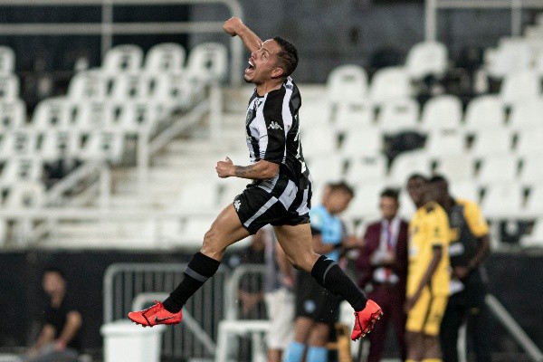 Jorge Rodrigues/AGIF/ Rikelmi comemorando gol.