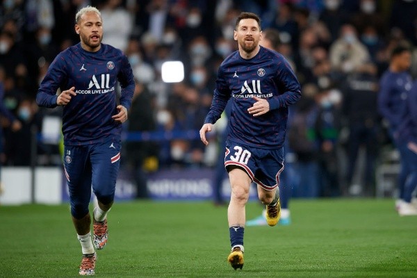 Jose Breton/Pics Action/NurPhoto via Getty Images/ Neymar e Messi foram alvos da torcida do PSG em jogo deste domingo. 