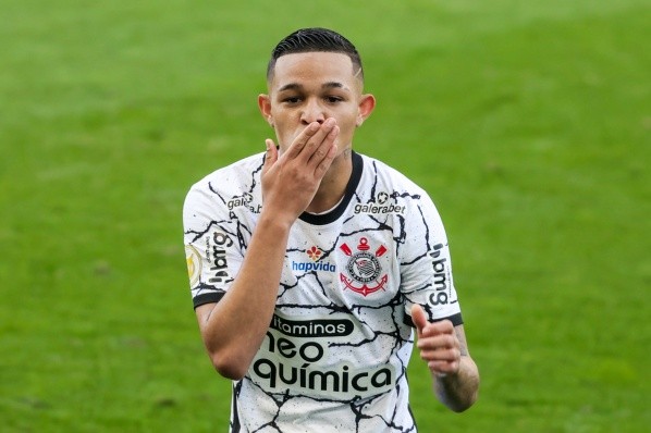 Adson fez o gol da vitória do Corinthians (Foto: Marcello Zambrana/AGIF)