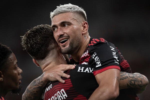 Foto: Jorge Rodrigues/AGIF | Arrascaeta concedeu duas asistências para Léo Pereira marcar na goleada contra o Bangu