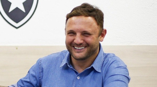 Mazzuco é questionado pela web no Botafogo (Foto: Vitor_Silva/ Botafogo)