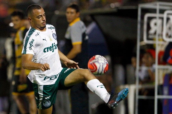 (Foto: Thiago Calil/AGIF) Arthur Cabral no Palmeiras