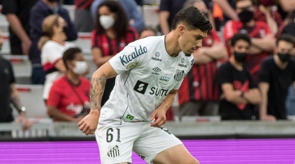 Velázquez rescindiu contrato com o Santos (Foto: Robson Mafra/AGIF)