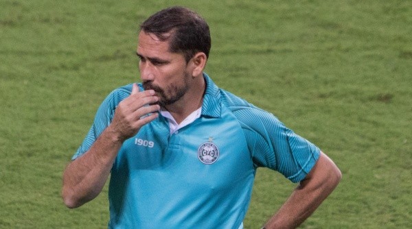 Gustavo Morínigo, técnico do Coritiba, prepara saídas (Foto: Robson Mafra/AGIF)