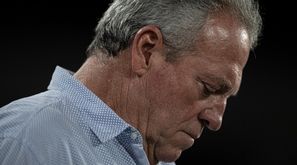 Abel Braga foi questionado pelo uso dos três zagueiros (Foto: Jorge Rodrigues/AGIF)