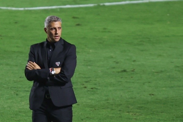 Foto: (Marcello Zambrana/AGIF) - Crespo não resistiu às eliminações do São Paulo e acabou sendo demitido em outubro de 2021