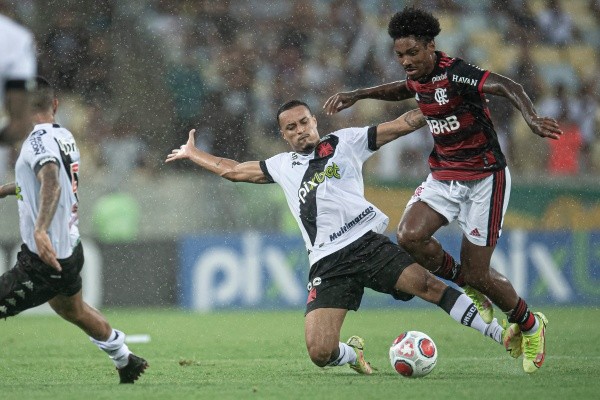 Foto: (Jorge Rodrigues/AGIF) - Vitinho tem sido elogiado pelo Nação Rubro-Negra