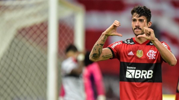 Gustavo Henrique tem contrato com o Flamengo até 2023 (Foto: Thiago Ribeiro/AGIF)