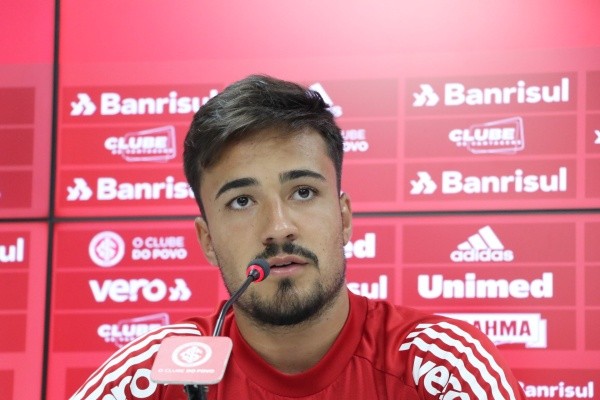 Heitor pode atuar pelo lado invertido - Foto Ricardo Duarte/Internacional