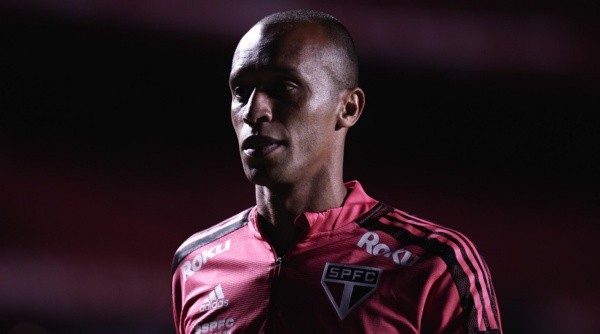 Miranda viajou com a delegação do São Paulo (Foto: Ettore Chiereguini/AGIF) Miranda viajou com a delegação do São Paulo (Foto: Ettore Chiereguini/AGIF)