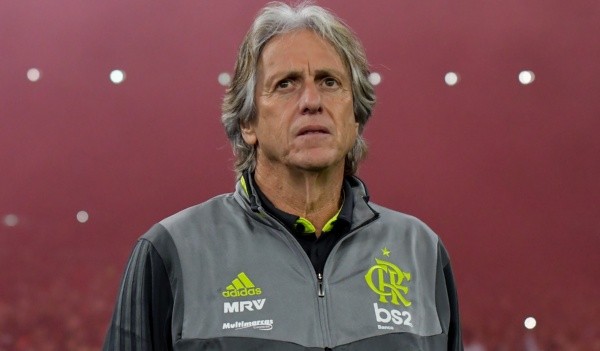 Jorge Jesus está livre no mercado e pode voltar ao Flamengo (Foto: Thiago Ribeiro/AGIF)