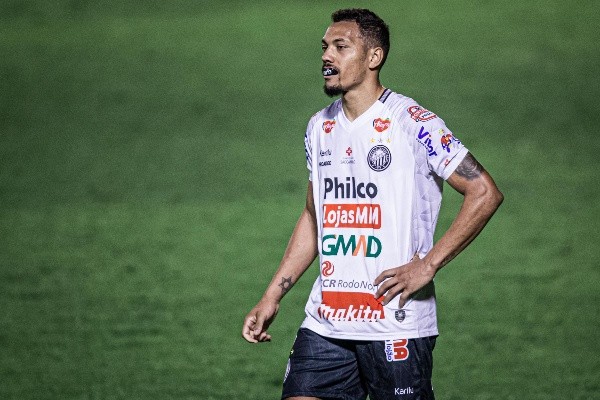 Foto: (Heber Gomes/AGIF) - Alex Silva disputou a última Série B pelo Operário-PR, onde atuou em 26 jogos e acumulou uma média de 2,5 desarmes por partida