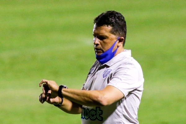Foto: (Rafael Vieira/AGIF) - Claudinei Oliveira tirou o Avaí da Série B em 2021