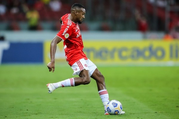 Foto: Pedro H. Tesch/AGIF – O trio está com uma relação desgastada com a torcida