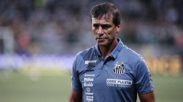 Fabián Bustos pediu contratações para Santos (Foto: Ettore Chiereguini/AGIF)