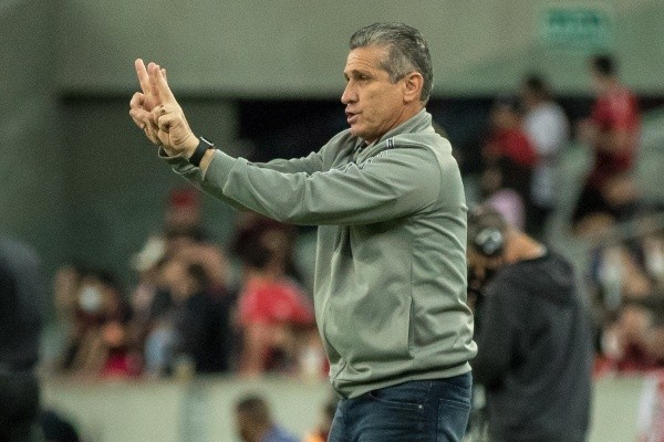 Jorginho comandou o Cuiabá no Brasileirão - Foto: Robson Mafra/AGIF