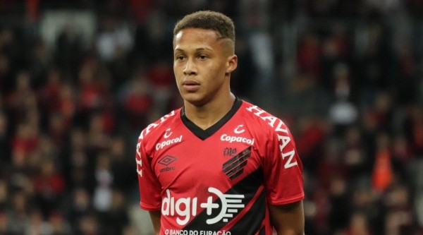 Vitinho pode deixar o Athletico - Foto: Joao Vitor Rezende Borba/AGIF