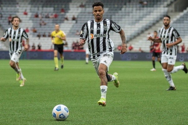 Foto: (Robson Mafra/AGIF) - Allan é jogador do Galo até o final de 2025