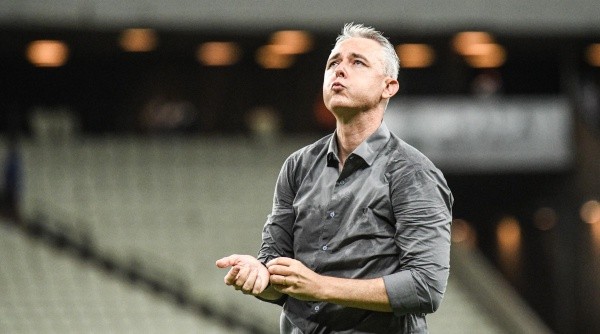 Tiago Nunes está no comando do Ceará (Foto: Kely Pereira/AGIF) Tiago Nunes está no comando do Ceará (Foto: Kely Pereira/AGIF)