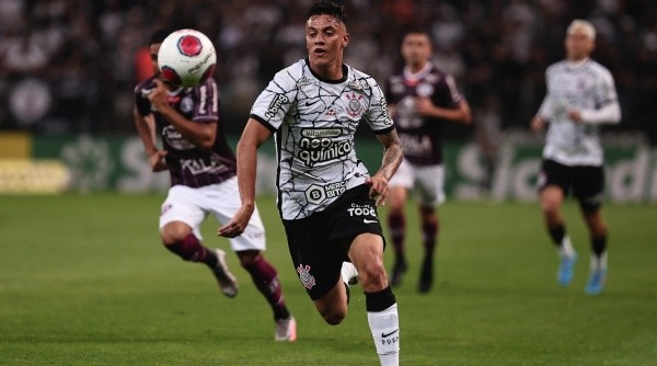 Mantuan com a camisa do Corinthians (Foto: Ettore Chiereguini/AGIF)