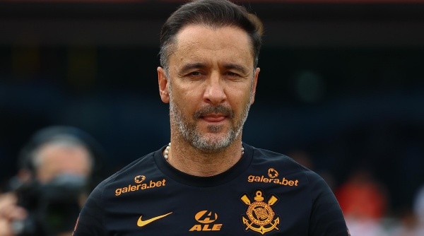 Vitor Pereira não deve utilizar Thiaguinho no Corinthians (Foto: Marcello Zambrana/AGIF)