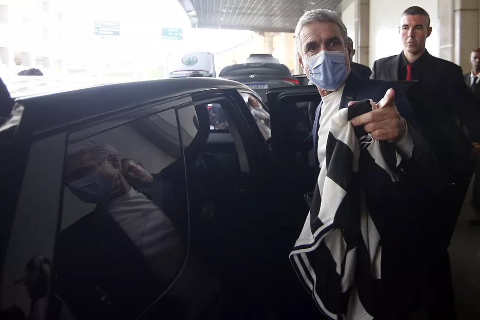(Foto: Vitor Silva/Botafogo) Luís Castro chega ao Rio de Janeiro