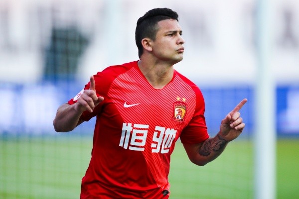 Foto: (VCG/Getty Images) - Elkeson deixou a China com o status de artilheiro, podendo ser uma opção de luxo para substituir Diego Souza no Grêmio