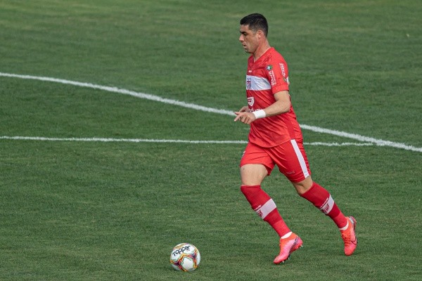  Rebeca Reis/AGIF/ Xandão em campo quando atuava no CRB. 