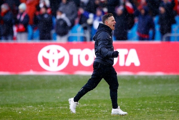 Vaughn Ridley/Getty Images/ John Herdman em campo pela Seleção do Canadá. 