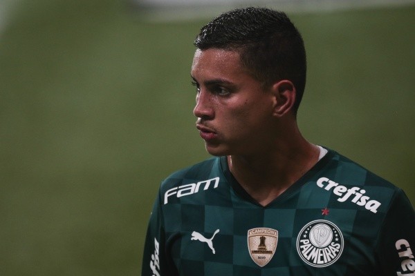 Foto: (Ettore Chiereguini/AGIF) - Pelo Palmeiras, Renan disputou 21 partidas do último Brasileirão e acumulou uma média de 2,8 cortes por jogo