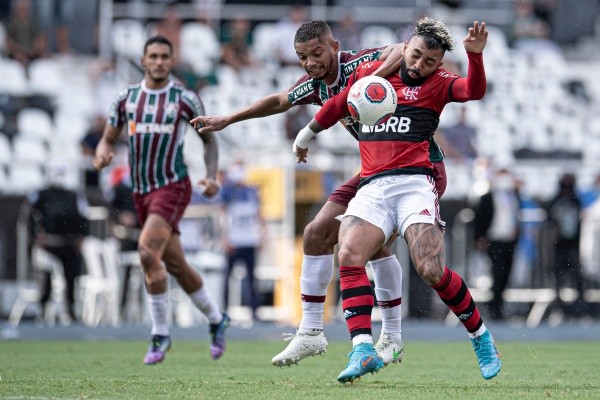 Jorge Rodrigues/AGIF/ Flamengo e Fluminense em campo pelo estadual. 