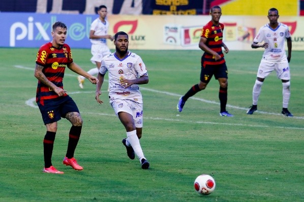 Foto: (Rafael Vieira/AGIF) - Denner não é presença garantida no Sport para a decisão do Nordestão