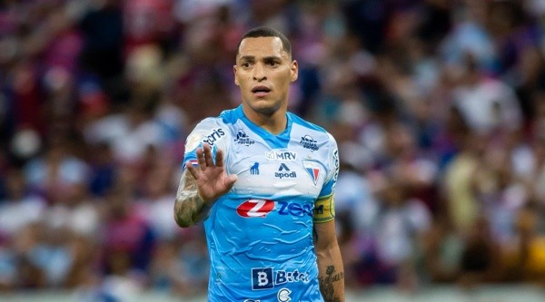 Titi é capitão e zagueiro do Fortaleza (Foto: Pedro Chaves/AGIF)