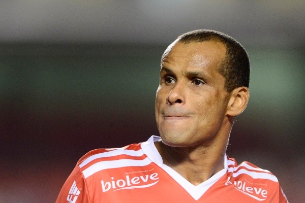 Rivaldo com a camisa do Mogi Mirim (Foto: Mauro Horita/AGIF)