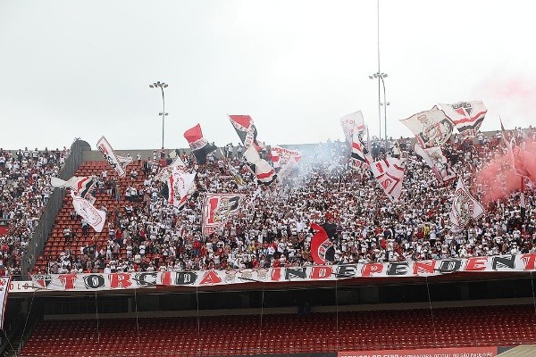 Foto: (Flickr Oficial São Paulo/Rubens Chiri/saopaulofc.net) - Mais de 20 mil torcedores do São Paulo compareceram no Morumbi neste sábado (2) para apoiar o Tricolor