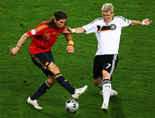 Getty Images / Espanha e Alemanha jogando na Euro de 2008. 