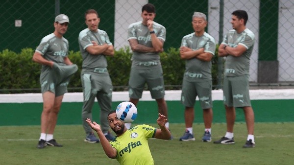 Foto: Cesar Greco – Sem Piquerez, Jorge (foto) treinou no time titular antes de embarque à Venezuela