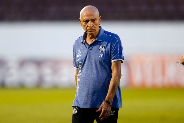Foto: Thiago Calil/AGIF – Santos quita dívida milionária com o treinador Jesualdo Ferreira