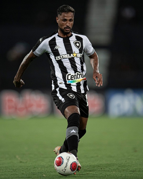 Foto:Jorge Rodrigues/AGIF | Diego Gonçalves estará à disposição do Botafogo na estreia do BR22