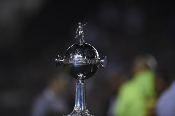 Marcelo Endelli/Getty Images/ Taça da Copa Libertadores. 