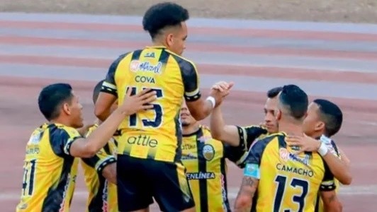 Divulgação / Deportivo Táchira / Deportivo Táchira comemorando gol. 