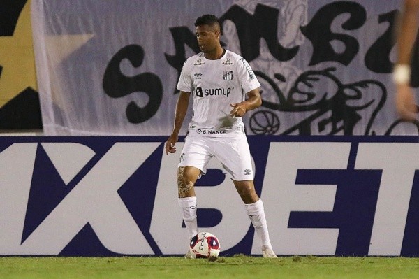 O Peixe quer lapidar Ed Carlos antes de acioná-lo no elenco principal – Foto:Pedro Ernesto Guerra Azevedo/Santos FC