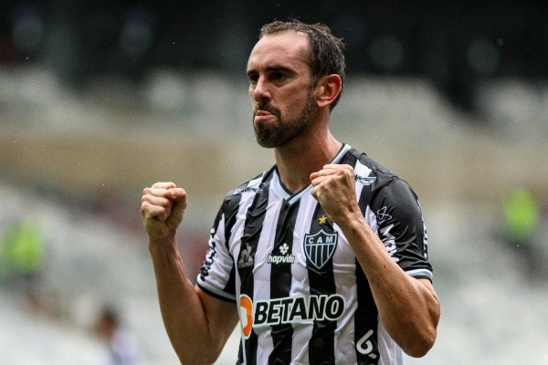Foto: Fernando Moreno/AGIF – Godín também analisou a briga para ser titular no Galo em 2022