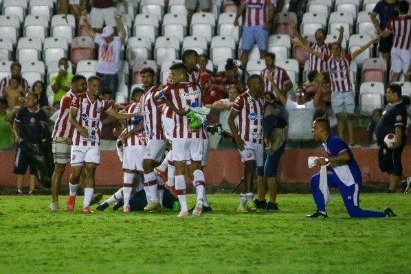 Foto: Rafael Vieira/AGIF – Náutico avançou até a final do Campeonato Pernambucano após passar pelo rival Santa Cruz e agora foca na Série B